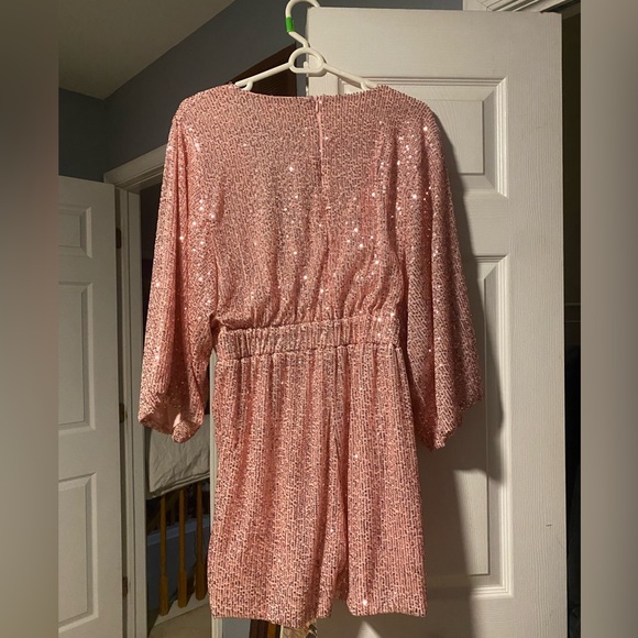 Light pink sequins romper - Picture 2 of 3